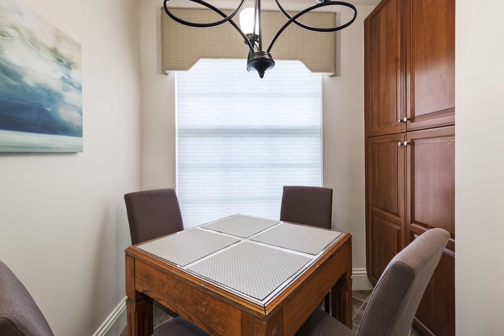 5080 Annunciation Circle, Unit 1205 photo 2