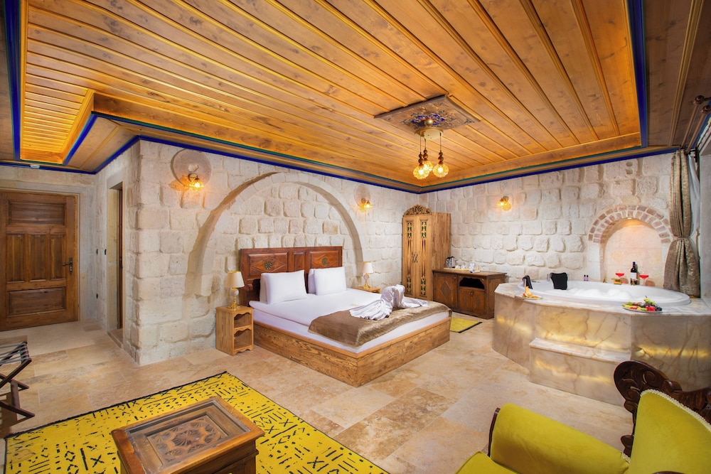 Signature Room, Terrace, City View - Photo 2