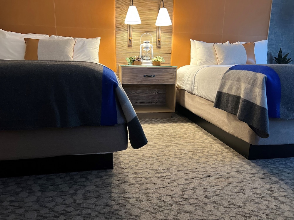 Lodge 2 Queen Beds Accessible - Photo 2