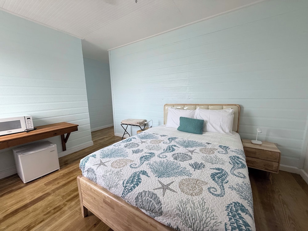 Standard Room, 1 Queen Bed