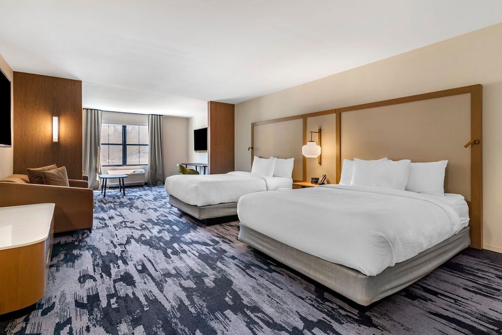 Suite, 2 Queen Beds photo 2