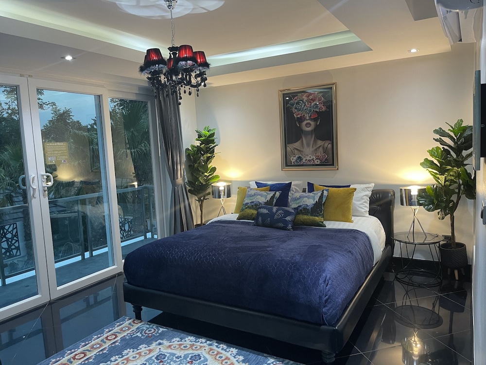 Grand Deluxe Eight-Bedroom Villa with Private Pool and Sauna