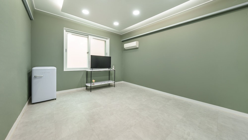 Basic Room, 1 Bedroom (Hill 5 (Mountain View))