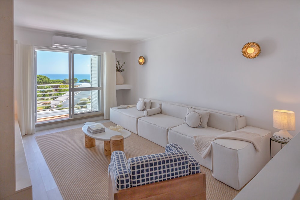 One Bedroom Apartment Sea View