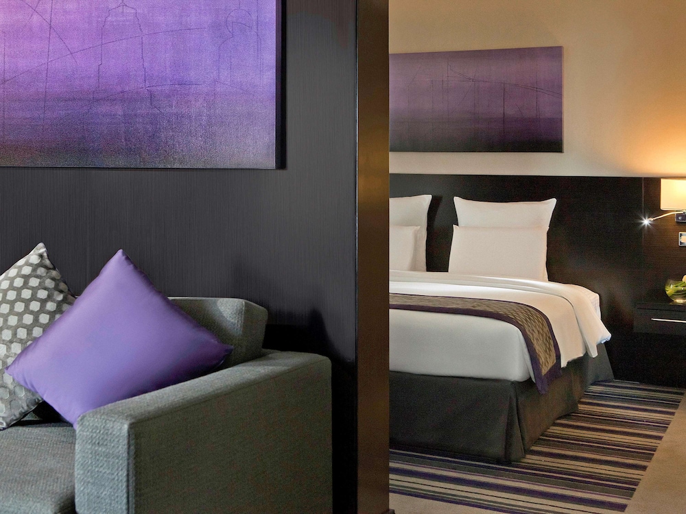 Junior Suite, 1 King Bed with Sofa bed