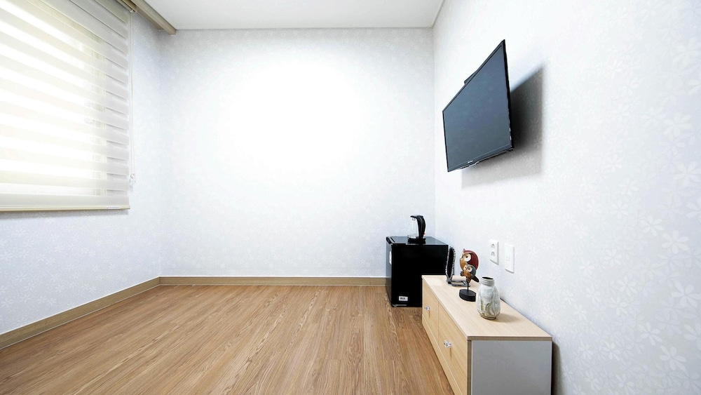 Basic Room, 1 Bedroom (104 ( No cooking )) - Photo 4