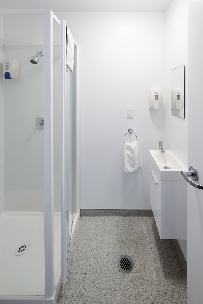 Quadruple Room with Private Bathroom thumbnail 6