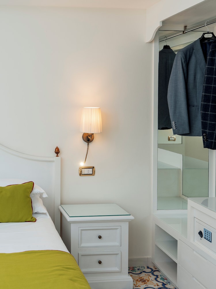 Standard Double or Twin Room, Poolside - Photo 3