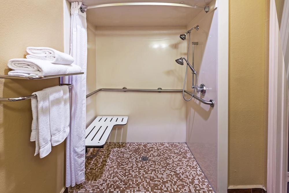 Suite, Multiple Beds (Additional Living Area) - Photo 5