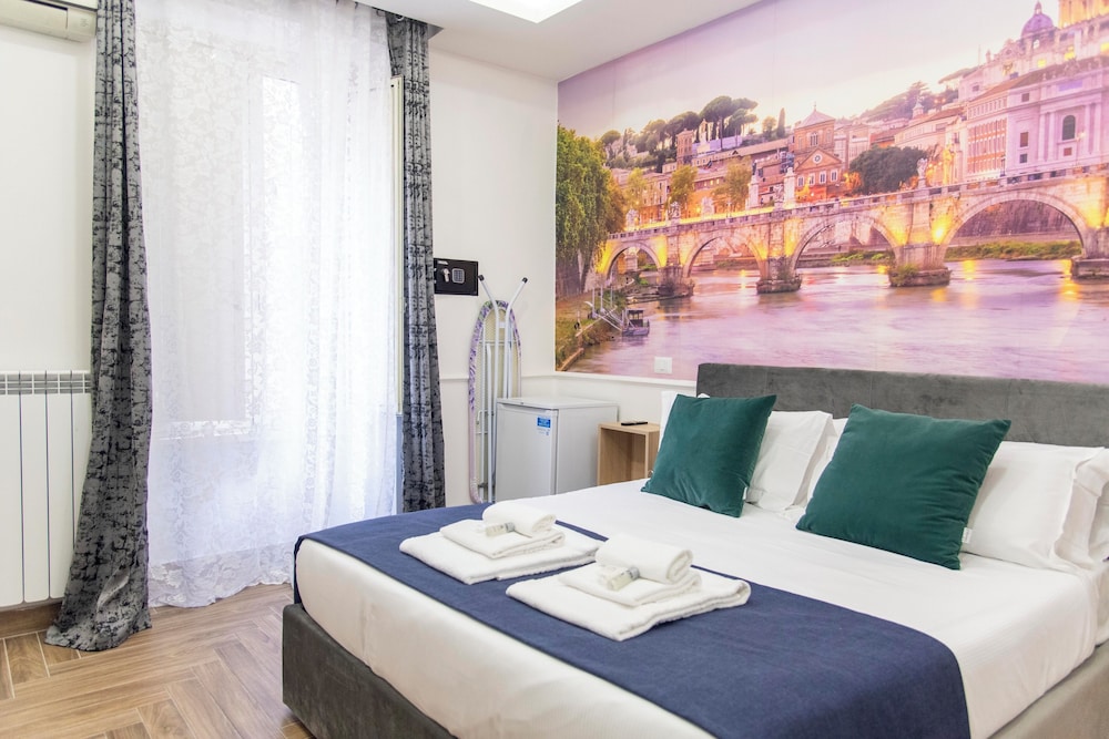 Room San Pietro, queen bed, AC/Heat, non-smoking, private bathroom