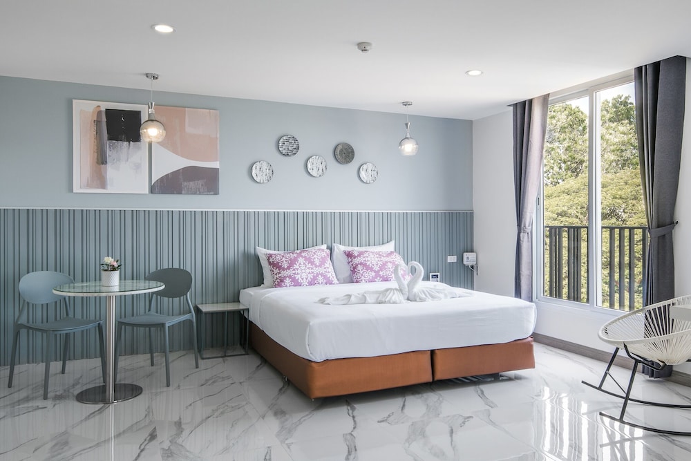 Honeymoon Suite - Photo 7