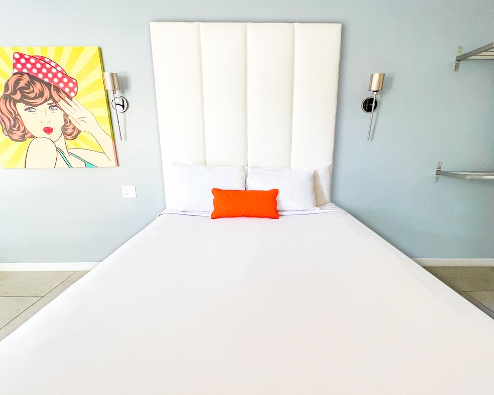 Basic Studio, 1 Queen Bed