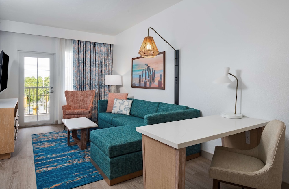 Suite, 1 King Bed, Balcony, Pool View - Photo 3