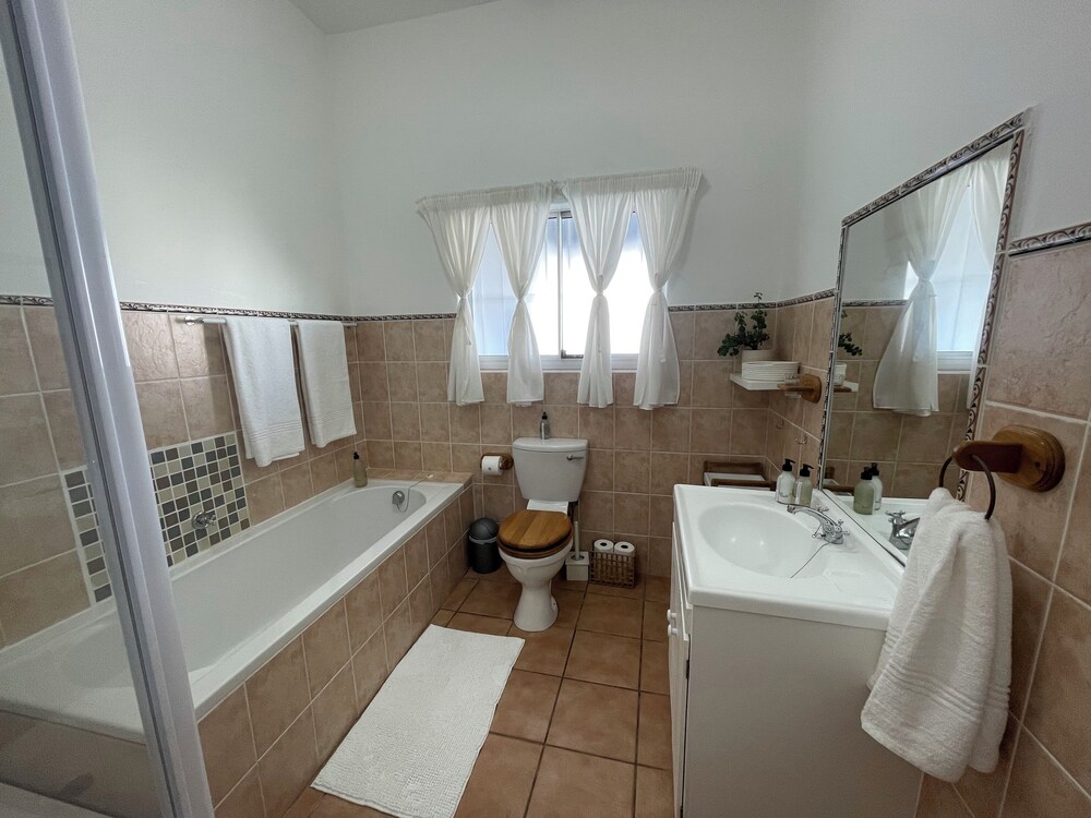 Superior Room, 1 Queen Bed photo 2