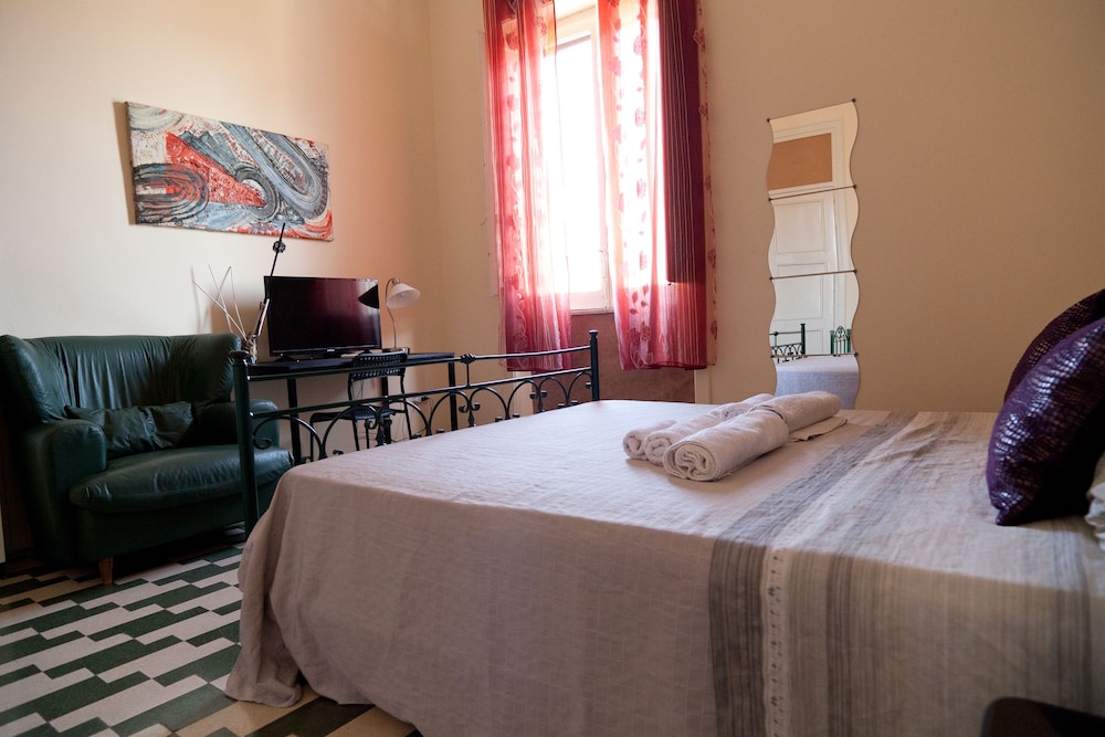 Triple Room (Stanza 2)