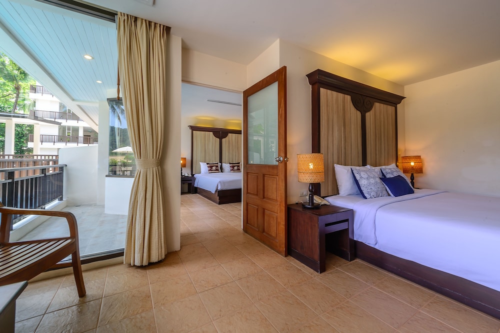 Two Bedroom Family Suite Pool View photo 3