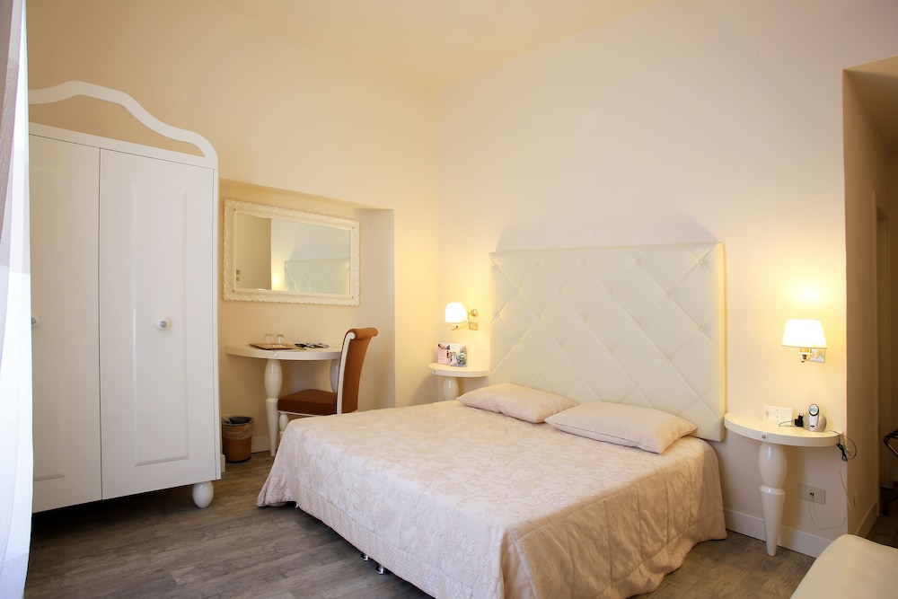 Double Room - Photo 2