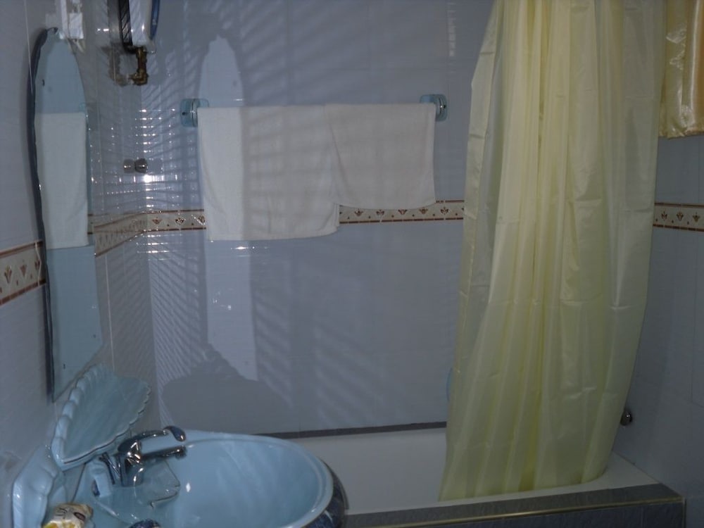 Deluxe Suite, 1 King Bed, Refrigerator photo 2