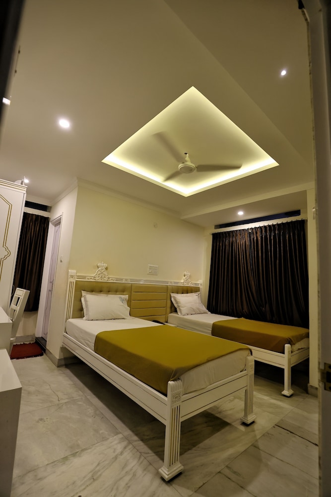 Standard Twin Room - Photo 1