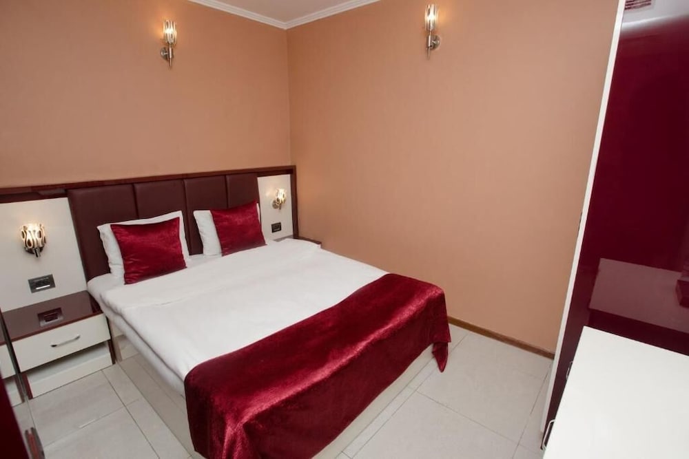Luxury Apartment, Multiple Beds photo 2