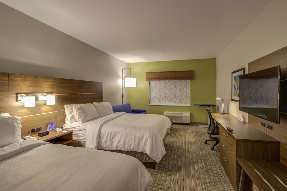 Suite, 2 Queen Beds photo 2