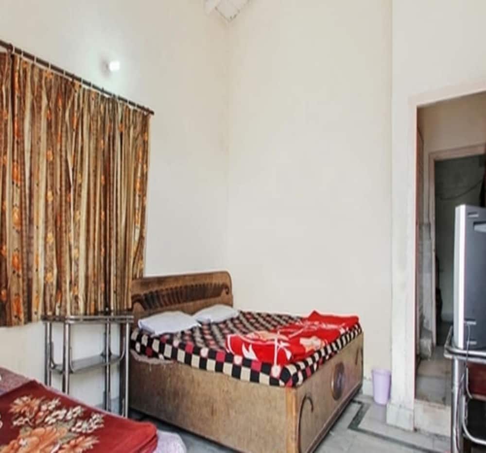 Deluxe Room (Ac) photo 3