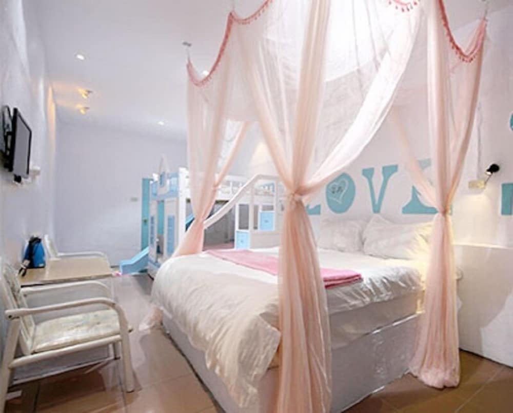 Family Quadruple Room photo 3