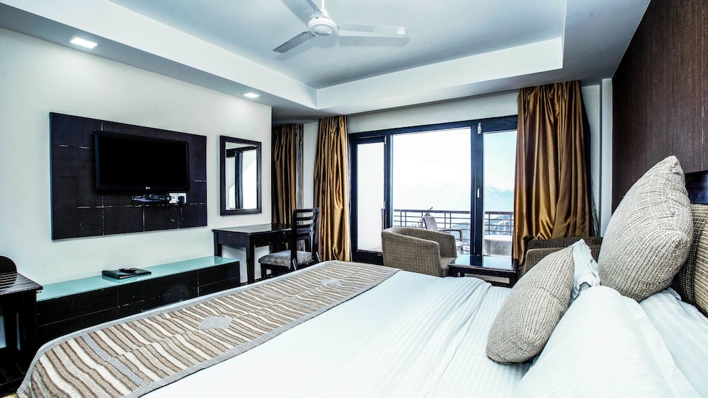 Executive Suite, 1 King Bed, Non Smoking, Mountain View photo 3