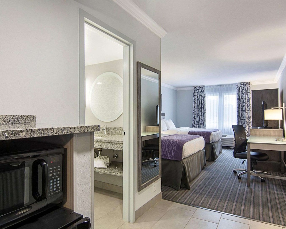 Standard Room, 2 Queen Beds, Non Smoking - Photo 1