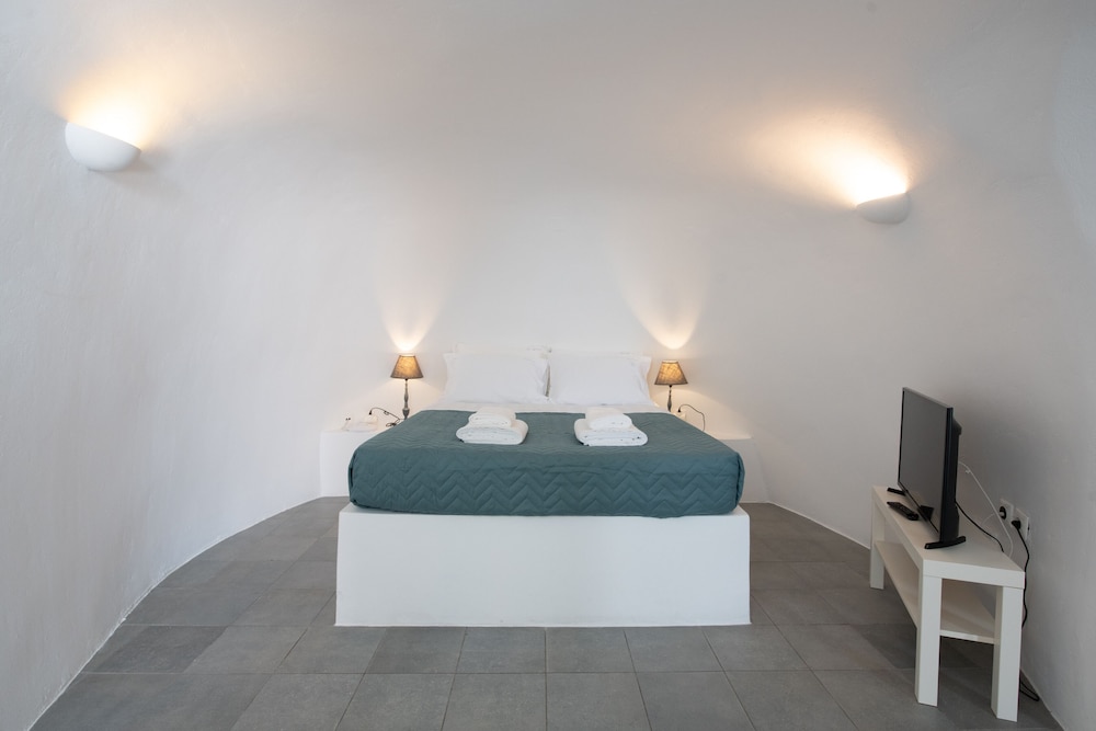 Cave Double Studio with Caldera View
