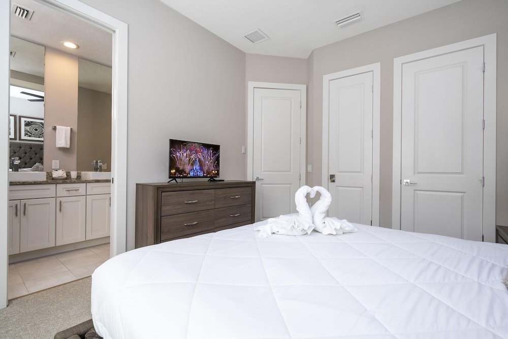 Magical Themed House Just 5 Minutes to Disney Free BBQ Pool Access, 사진 14