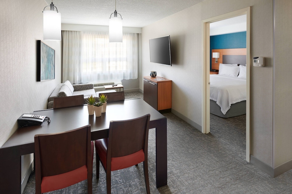 Suite, 2 Bedrooms - Photo 1