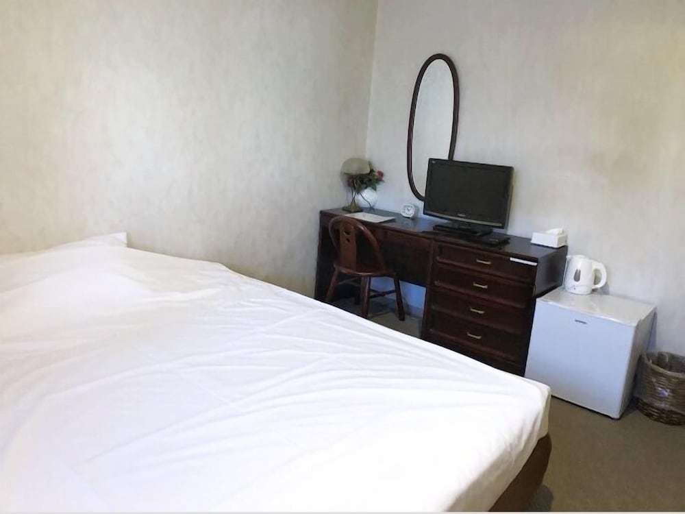 Twin Room - Photo 17