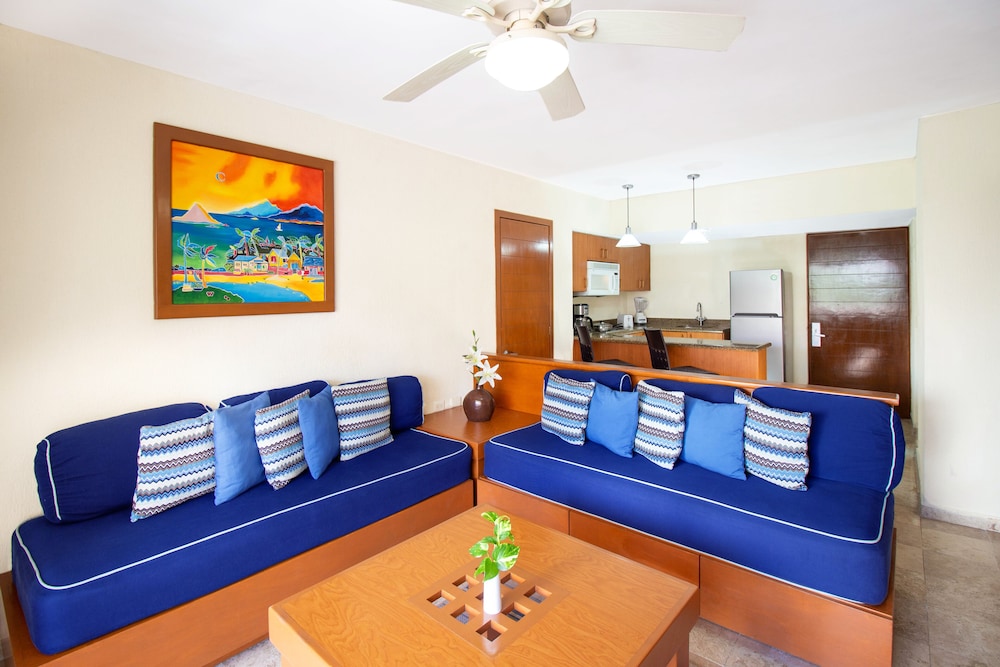 Two Bedroom Family Suite Pool View - Photo 8