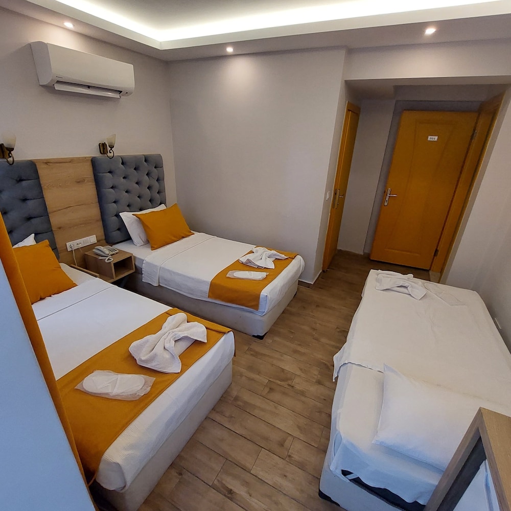 Standard Triple Room - Photo 1