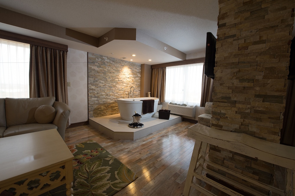 Suite, 1 King Bed, Non Smoking - Photo 9