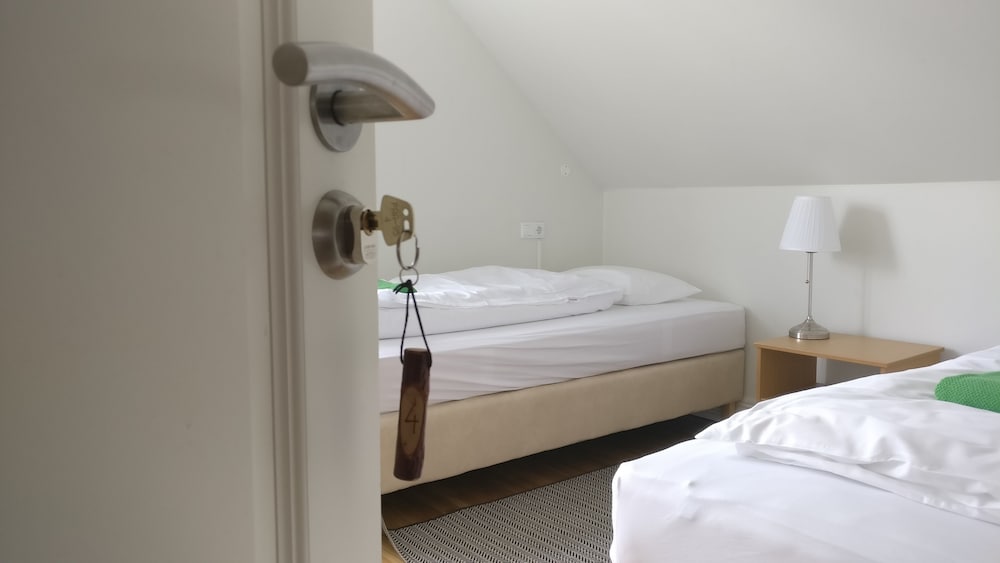 Twin Room, Shared Bathroom photo 1