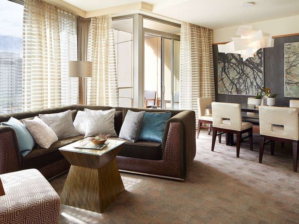 Suite, 1 King Bed, Balcony