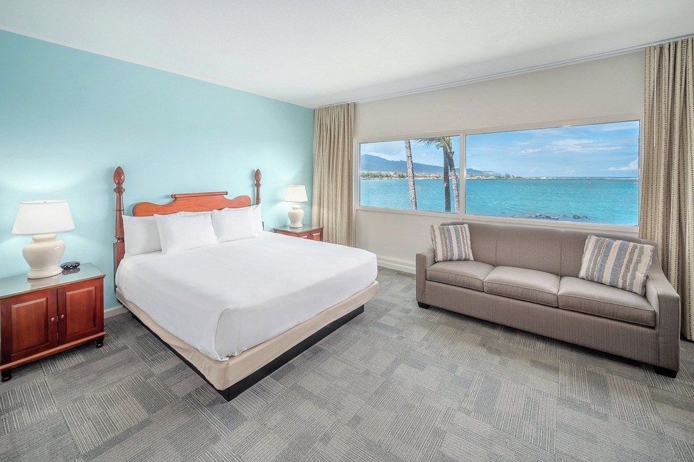 Room, 1 King Bed, Oceanfront - Photo 4