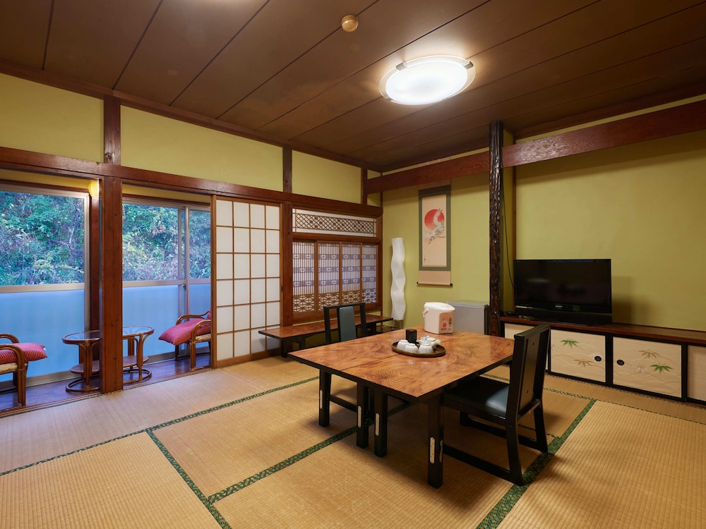 Traditional Room, Smoking, Shared Bathroom
