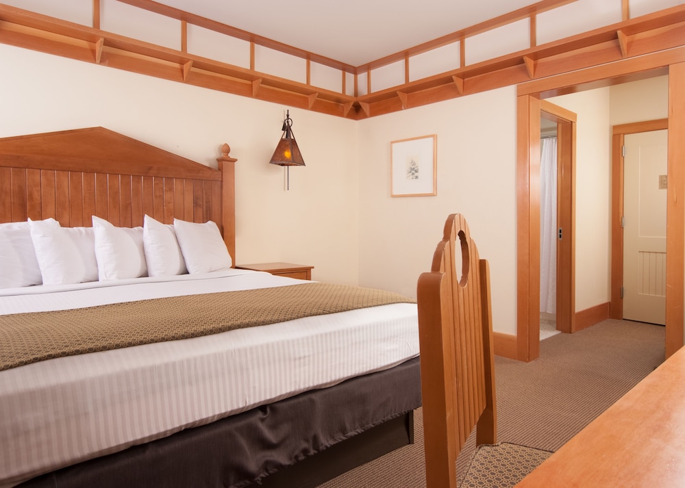 Deluxe Lodge Room 1 King photo 3