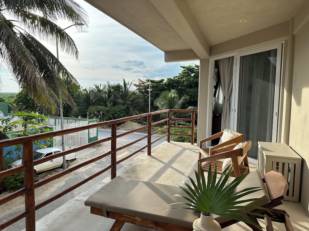 Suite - Photo 12