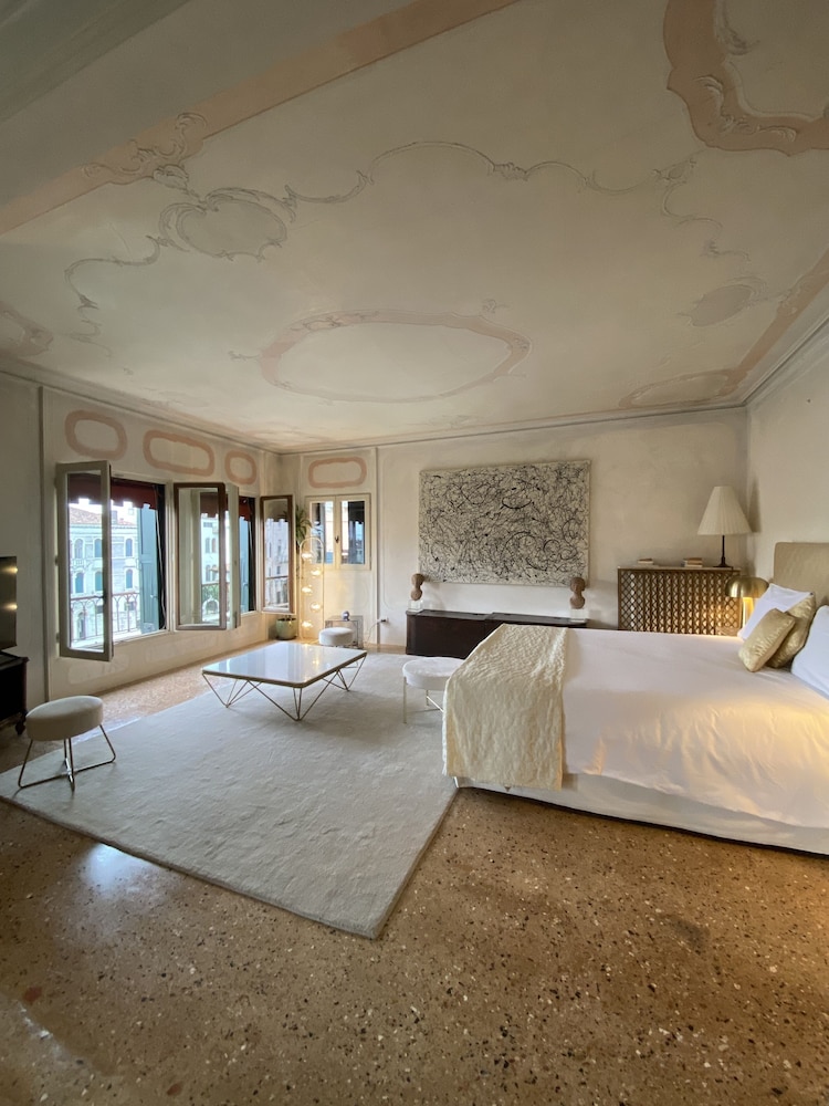 Luxury Suite (Grand Canal) photo 1