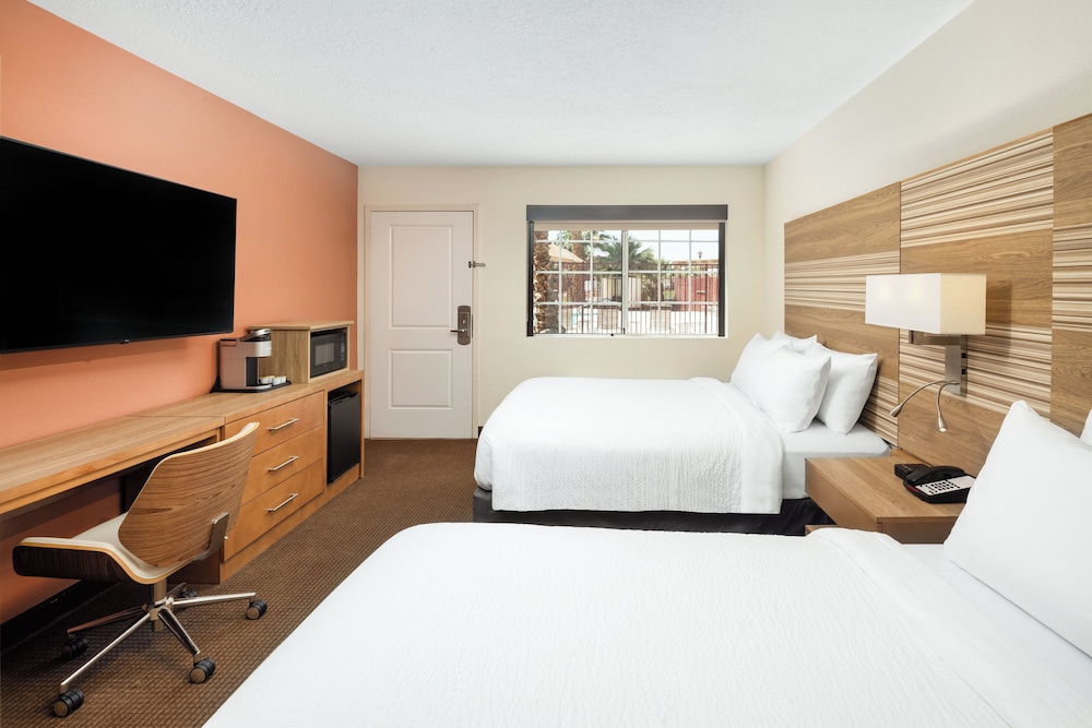 Standard Room, 2 Queen Beds, Accessible (Courtyard Access)