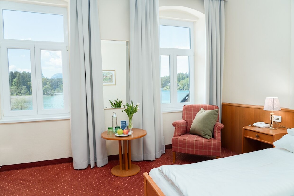 Comfort Double Room, 1 King Bed, Non Smoking, Lake View photo 2