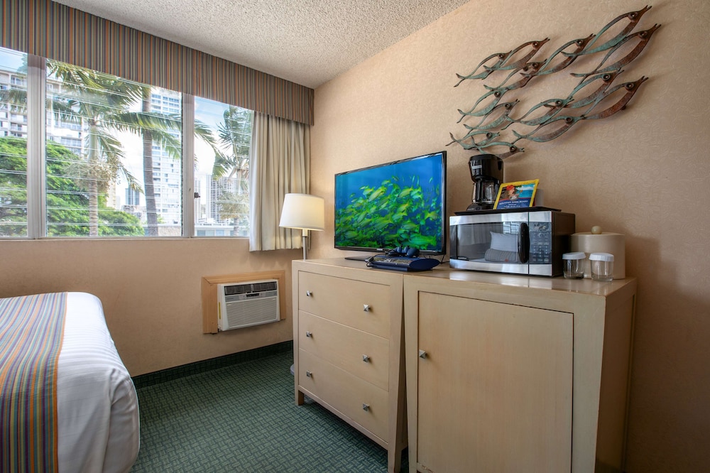 Room (Moderate) - Photo 2