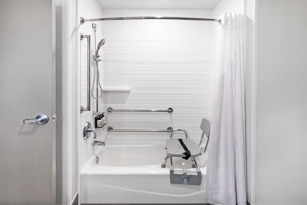 Standard Room, 2 Queen Beds, Accessible, Non Smoking (Communications) - Photo 3