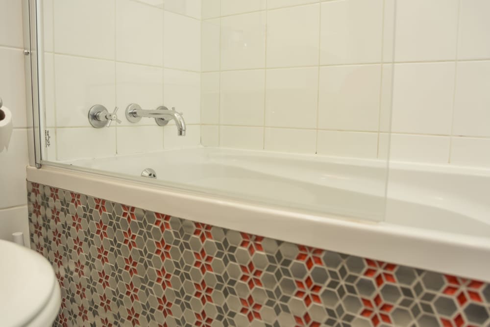 Crimson suite photo 3