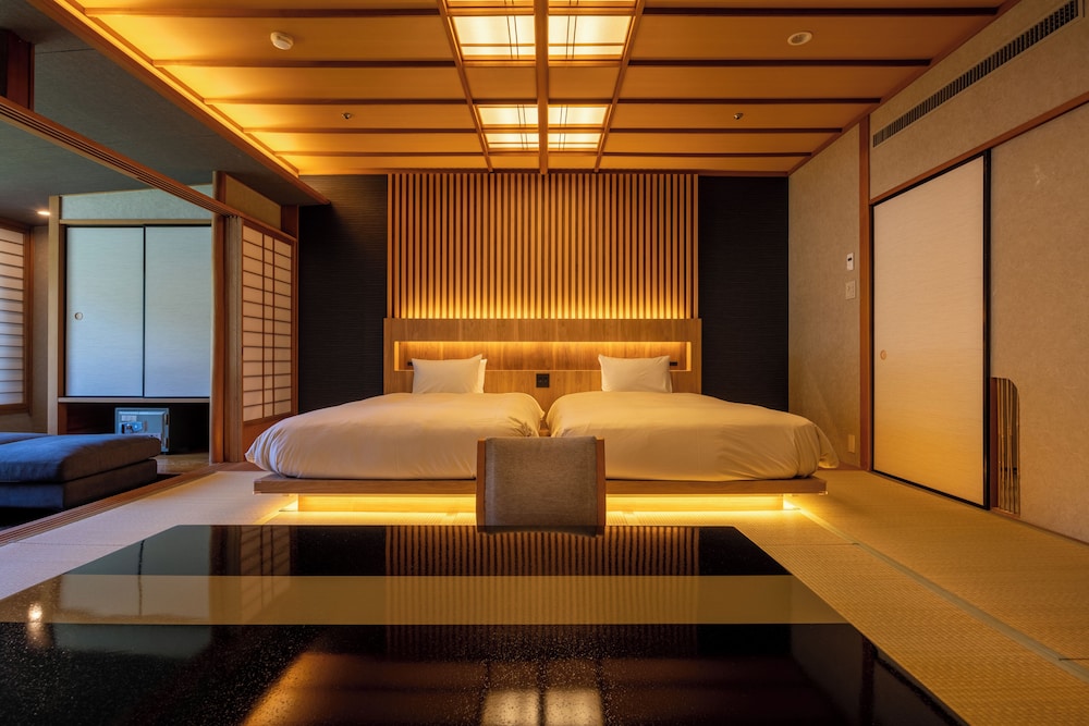 Japanese Western Style Room with 10 tatami mats, Twin Beds, River View photo 3