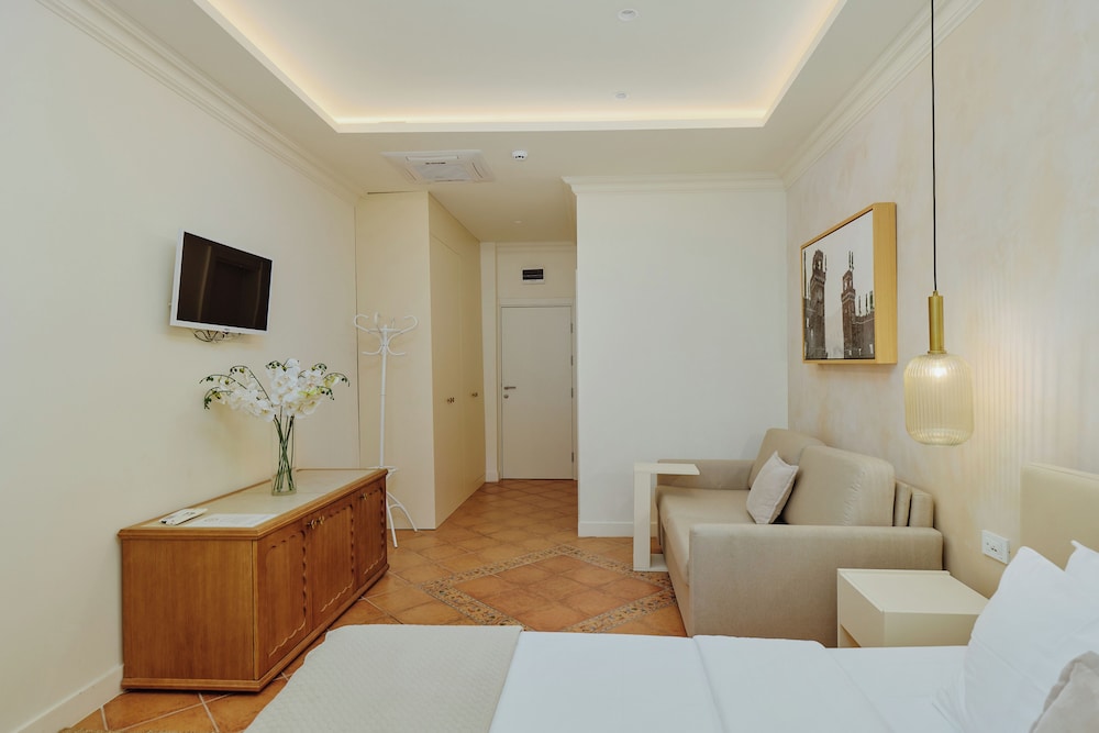 Comfort Family Room with Internal View photo 2